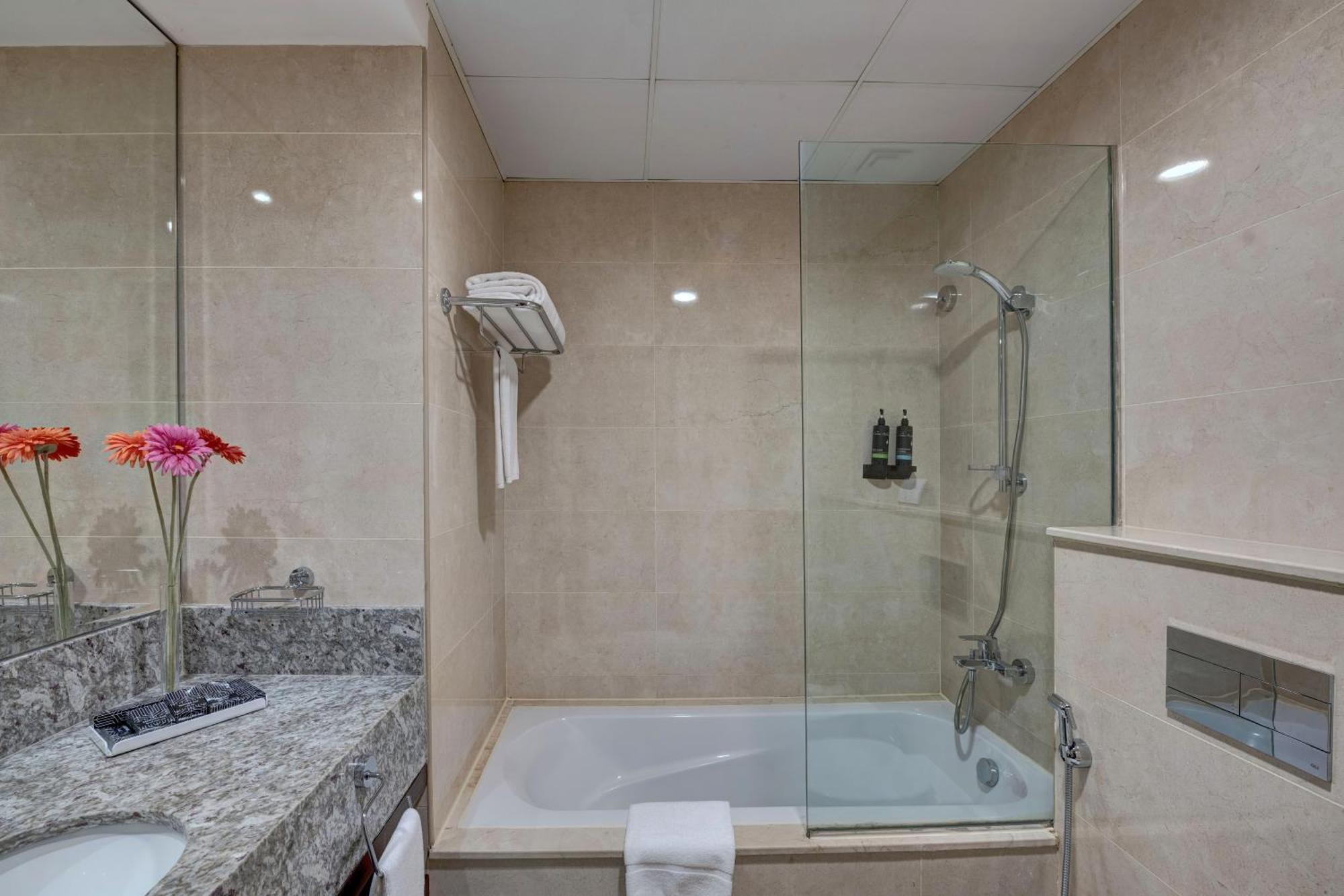 Suha Park Hotel Apartments, Waterfront Jaddaf Dubai Værelse billede