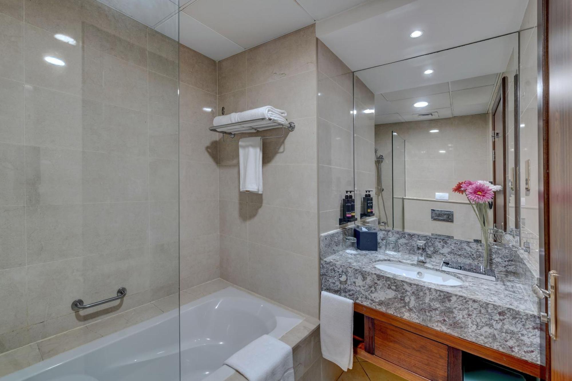 Suha Park Hotel Apartments, Waterfront Jaddaf Dubai Værelse billede